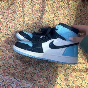 Jordan 1 retro high (blue chill) size 6.5 in men’s = 8-8.5 in women’s!